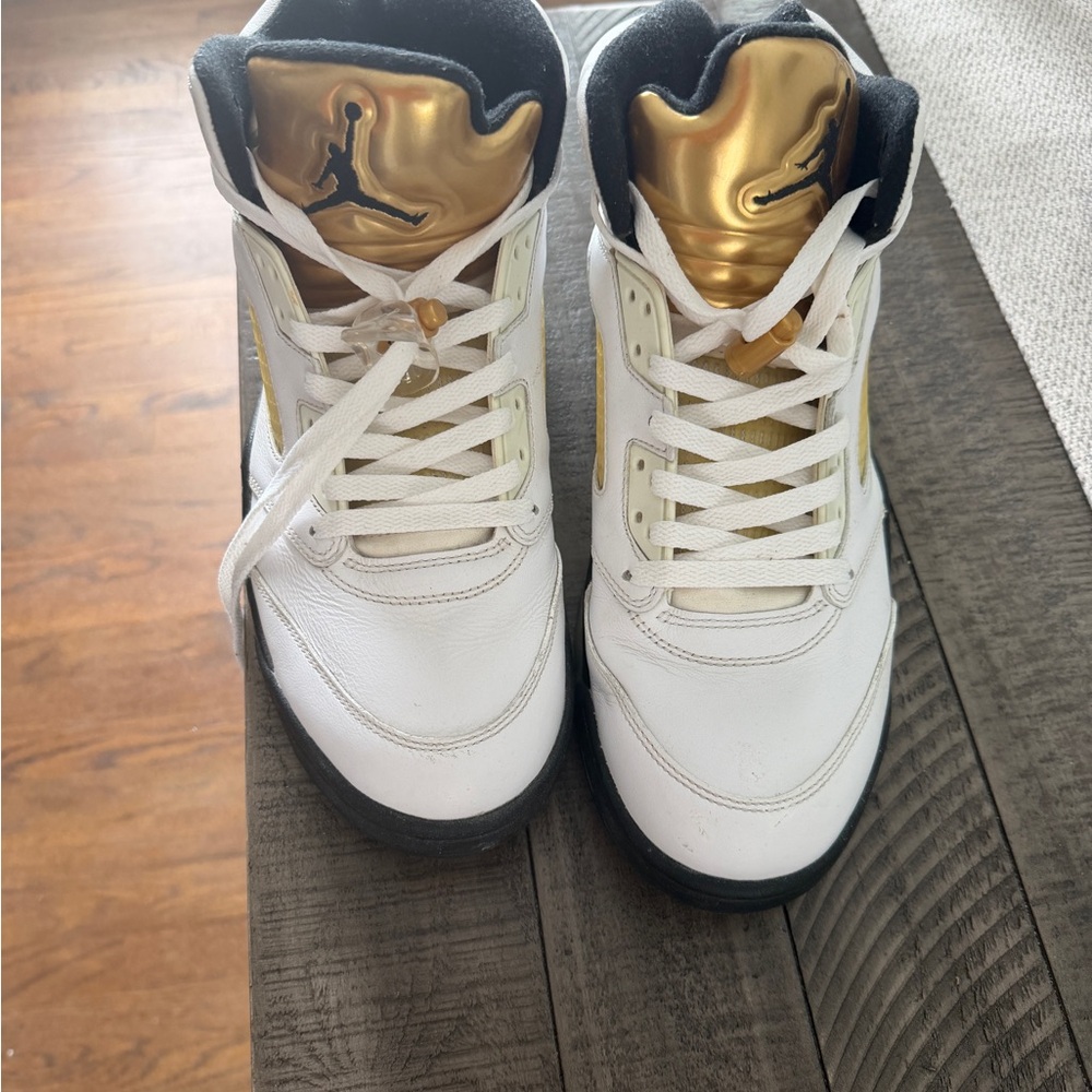 Jordan Sneakers White and Gold
